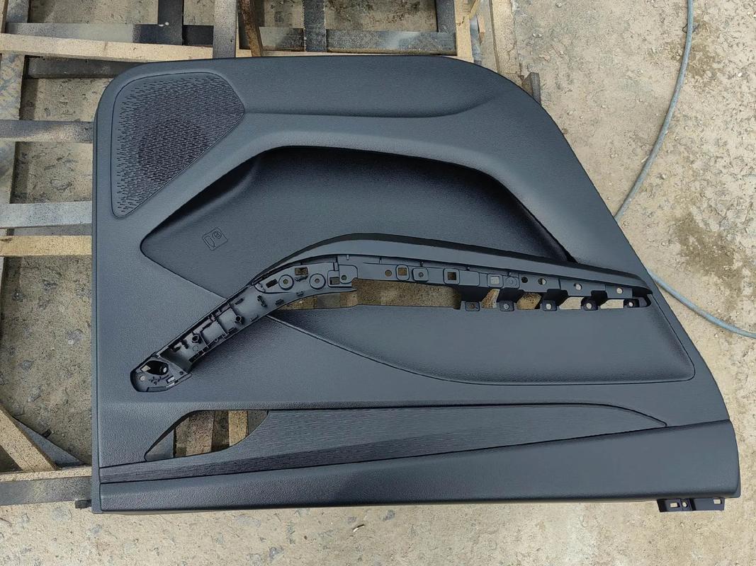 汽車內飾板嚴重劃傷修復及翻新改色服務